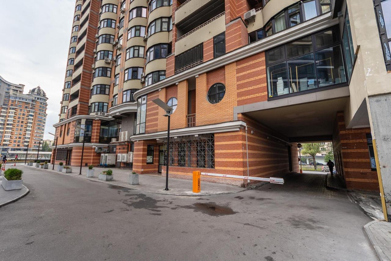 New Building Near Arena City Lesi Ukrainky 7A เคียฟ ภายนอก รูปภาพ